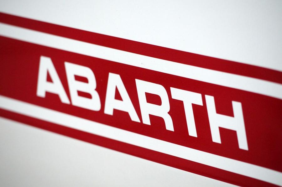  Fiat 500 Abarth 2012 года  (фото 37 из 121)
